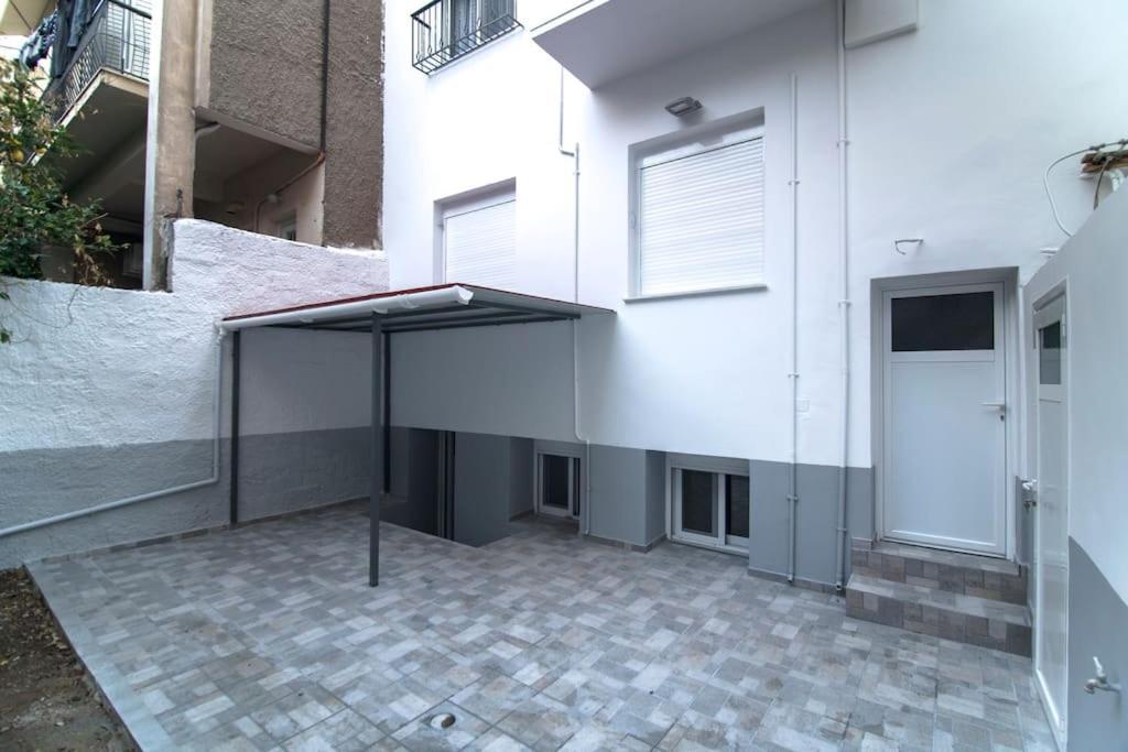 Downtown Rare And Modern Two Storey Building Athene Buitenkant foto