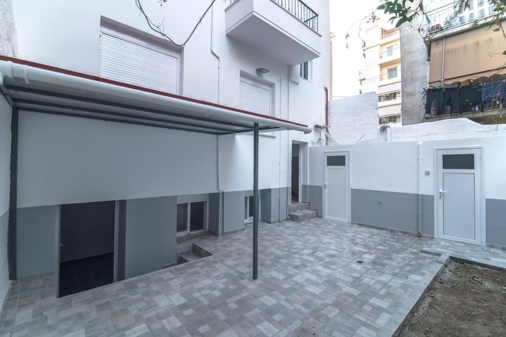 Downtown Rare And Modern Two Storey Building Athene Buitenkant foto