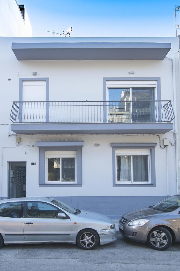Downtown Rare And Modern Two Storey Building Athene Buitenkant foto